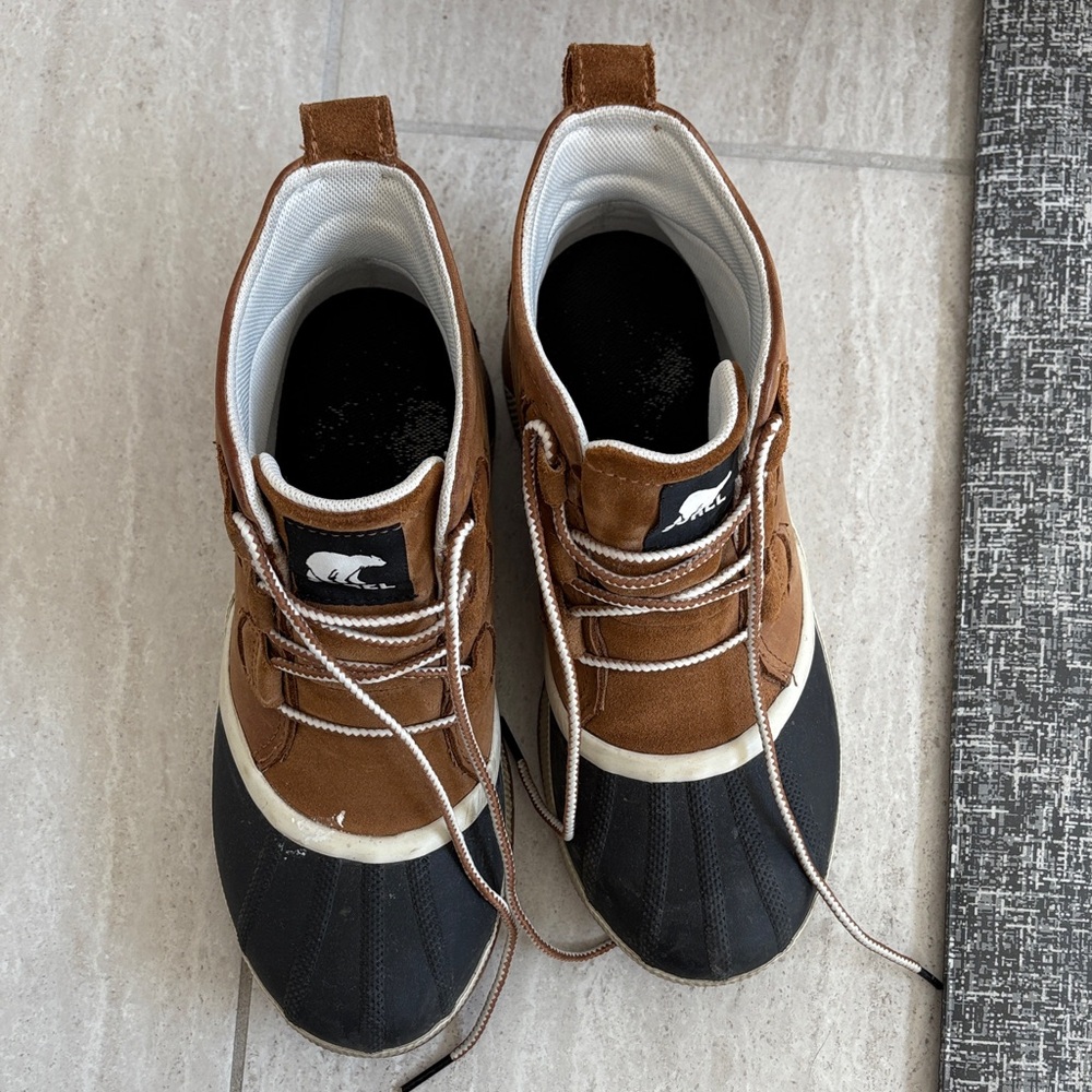 Sorel Brown and Black Lace Up Boots